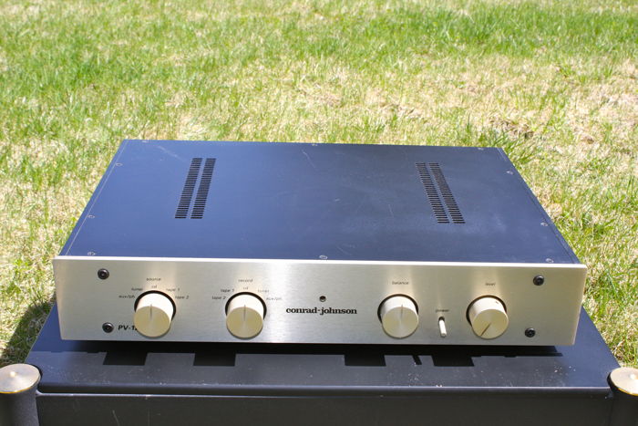 CONRAD JOHNSON PV-12L Preamplifier