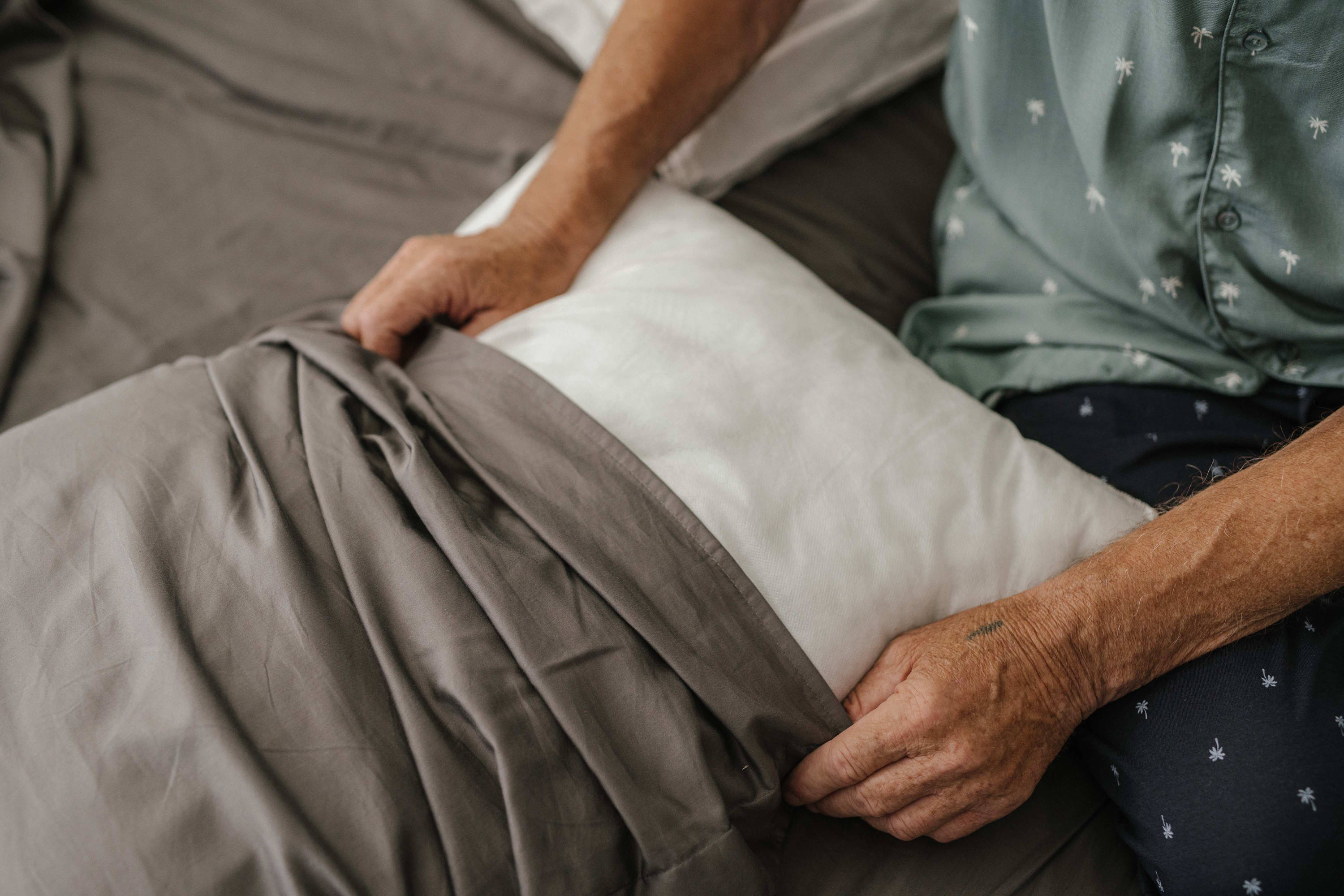 tencel bed sheets vs cotton bed sheets what's the difference. sandshell cream bed sheets bedroom singapore