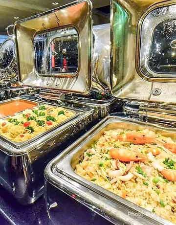 Buffet dinner with Indian and international cuisine