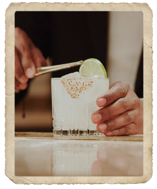 Tequila white-colored cocktail with lemon slice.