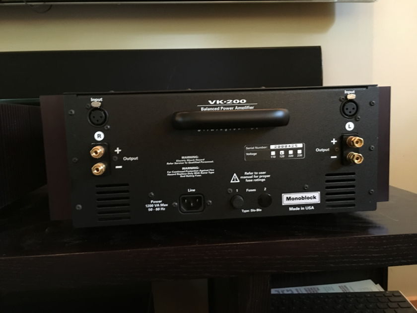 Balanced Audio Technology (BAT) VK-200  Set of VK-200 mono blocks