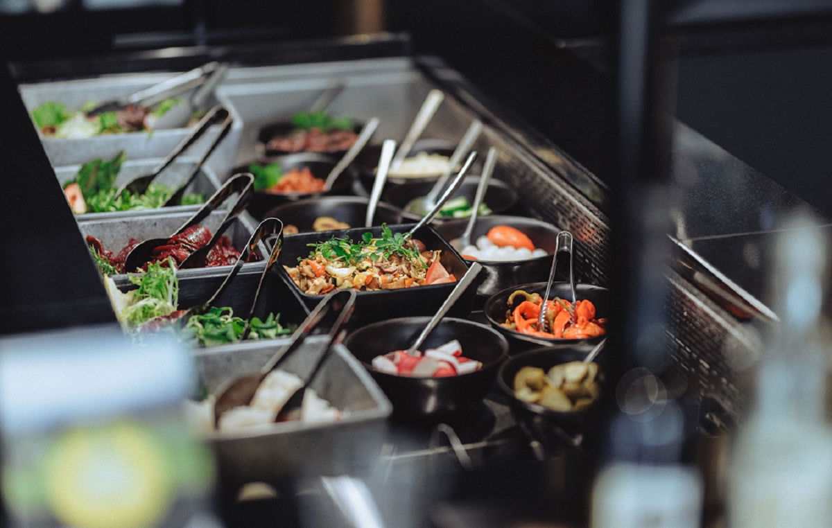 Kulinarische Spezialitäten aus Vorarlberg werden für ein perfektes Essen am Nachmittag im Hotelrestaurant serviert