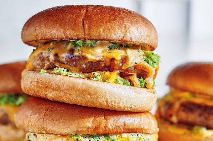 Cheeseburgers au porc et au brocoli