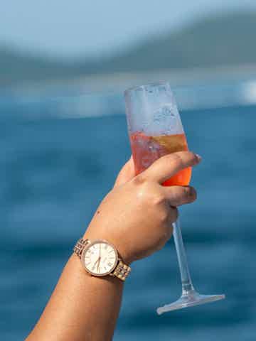 Enjoy welcome drink