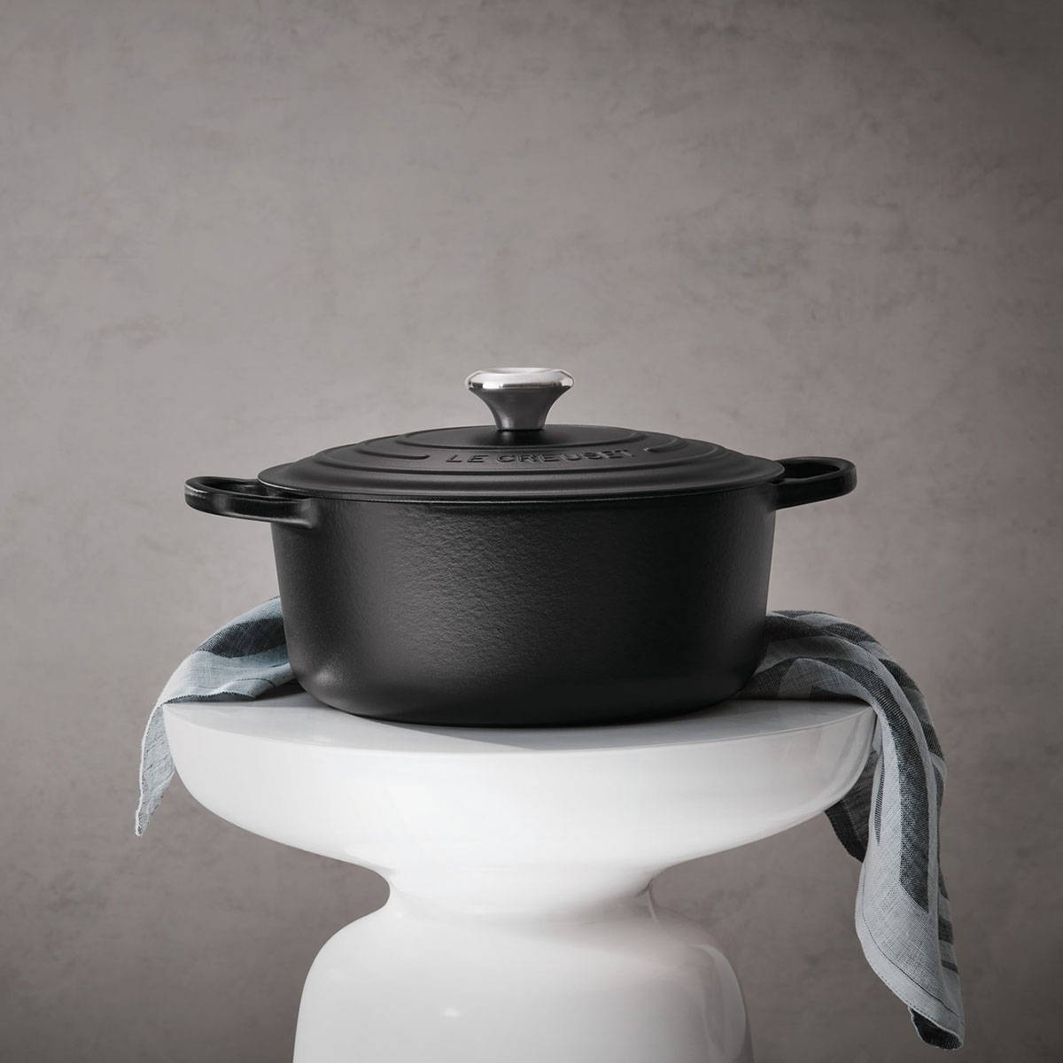 From Kitchen to Table: The Art of Dutch Oven Cooking | Minimax Blog