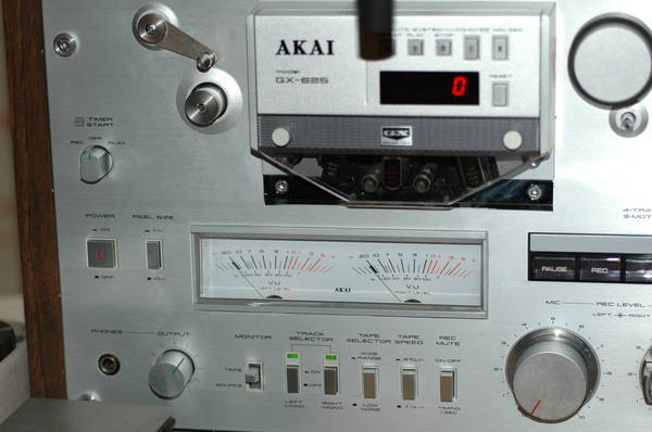 Akai GX625