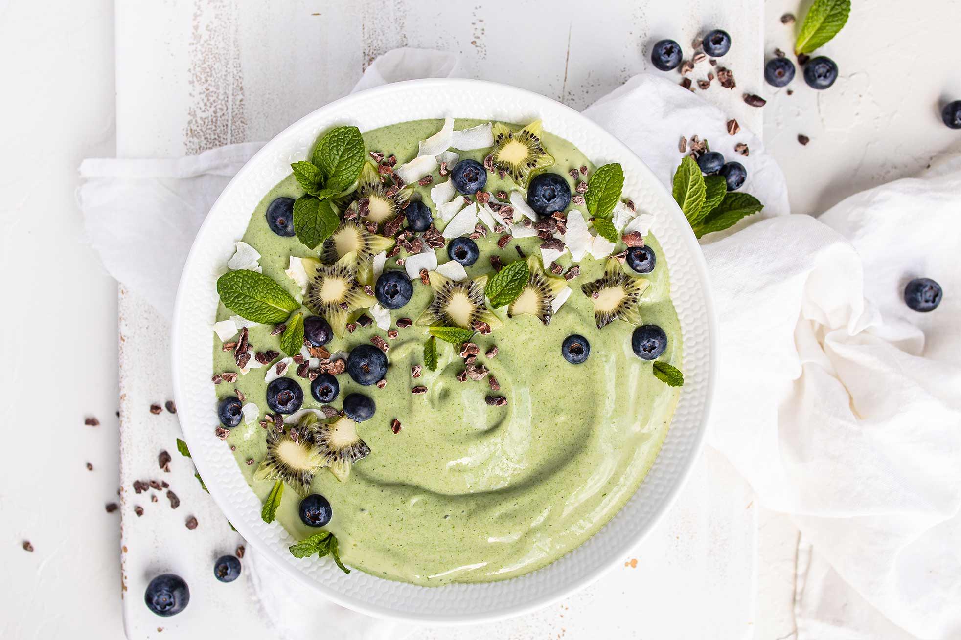 Glorious Green Smoothie Bowl Recipe by Naomin Sherman | Minimax