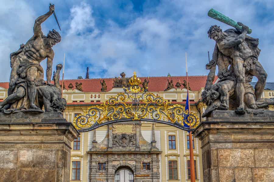 Prague: Castle Tour with Local Guide and Entry Ticket - photo 3