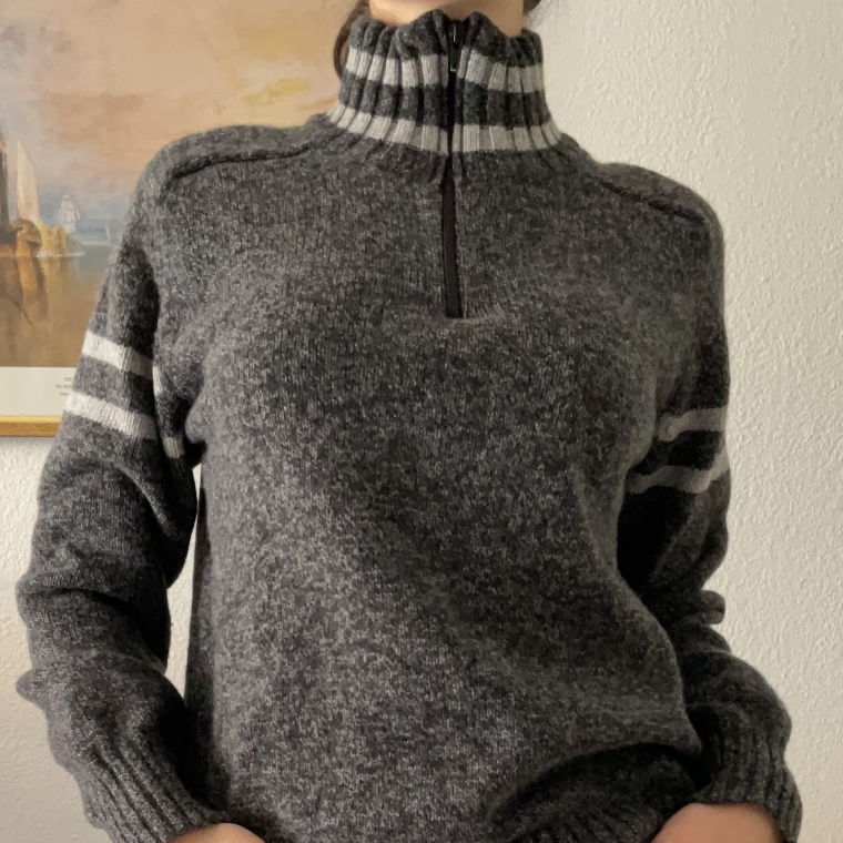 Grey turtelneck sweater