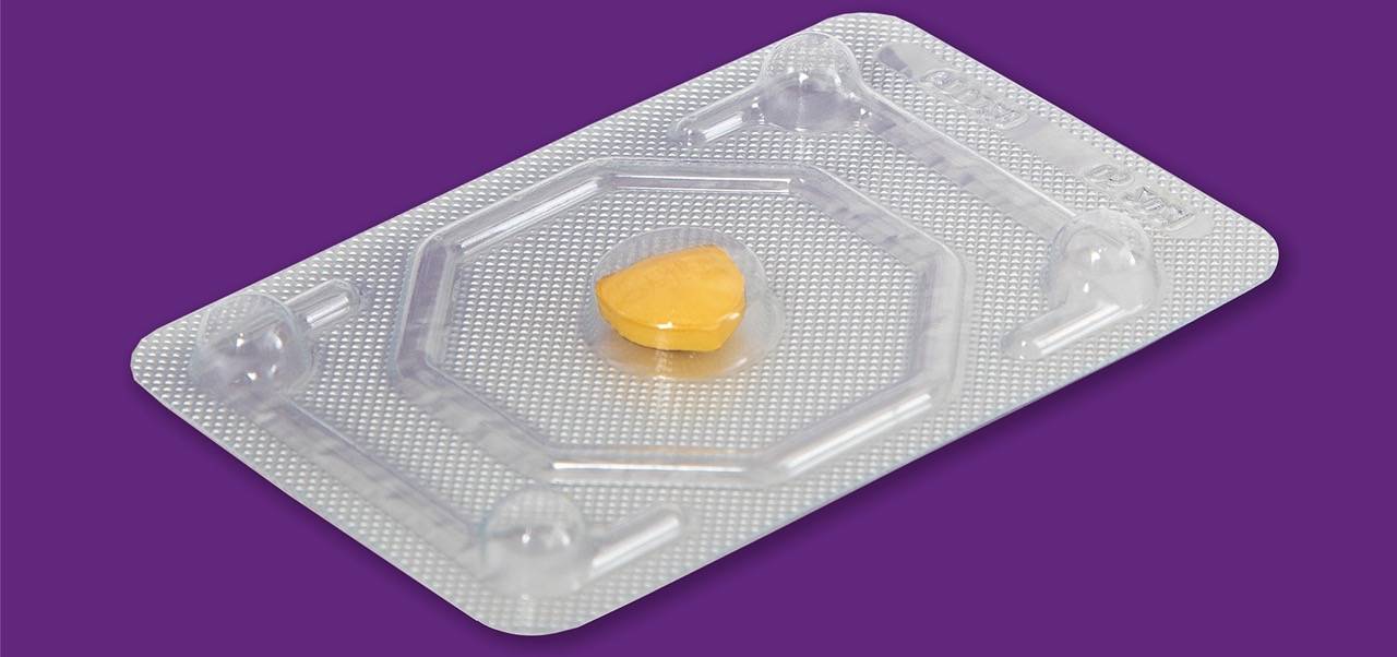 Einzeln verpackte gelbe Tablette