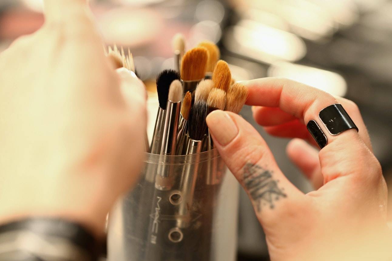 8 Gross Things That Happen If You Don't Clean Your Makeup Brushes & Sponges