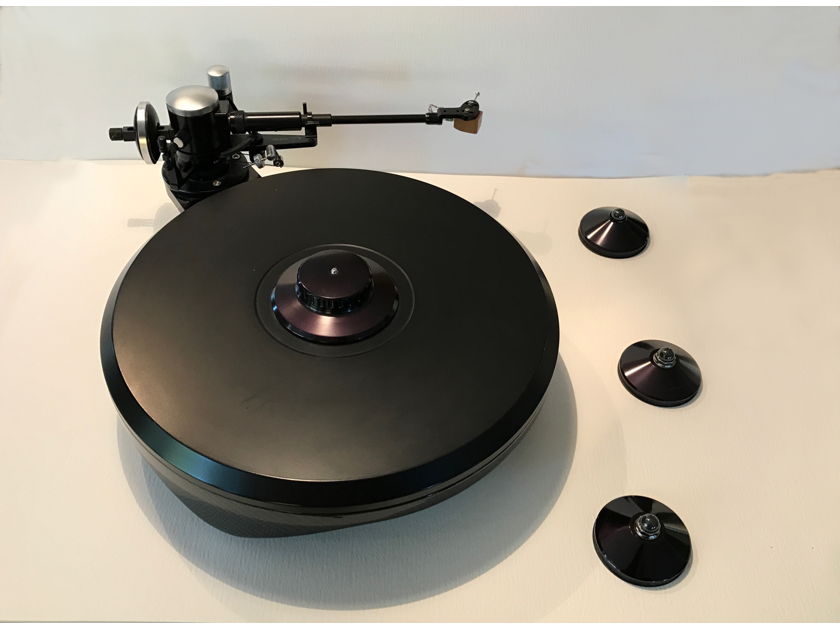 Grand Prix Audio Monaco Turntable with record clamp and 3 Apex footers