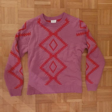 pink and red sweater with argyle pattern 👚