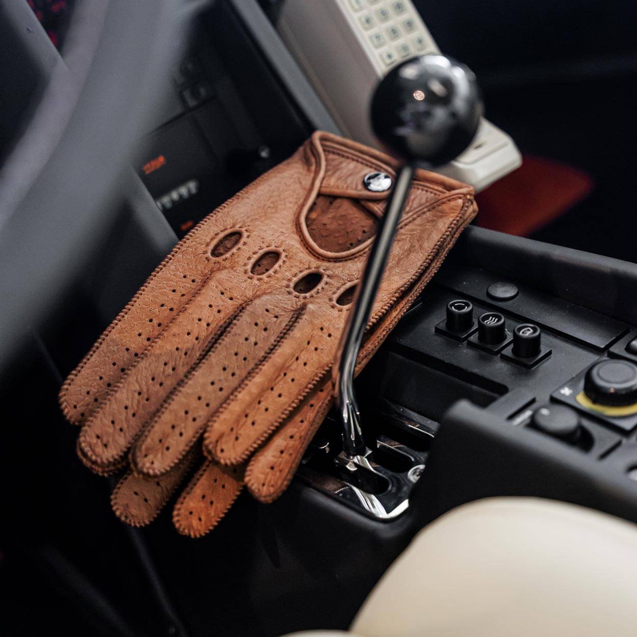 Brown classic leather driving gloves