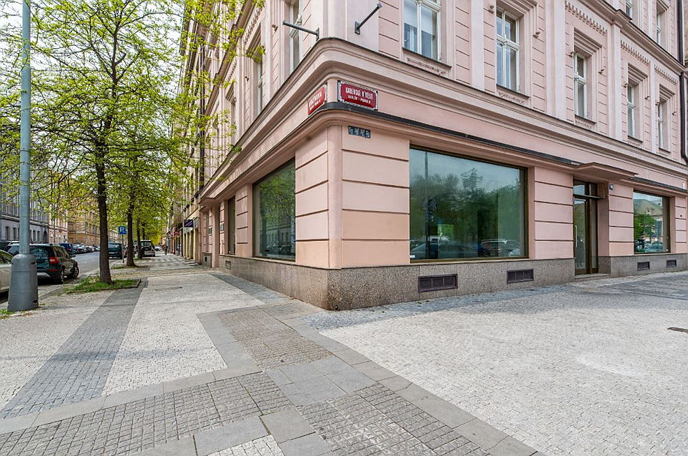  Prague
- Business premises directly on the square