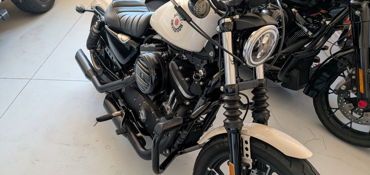 2022 HARLEY-DAVIDSON XL883N IRON 883 motorcycle for rent near Saint Cloud , FL