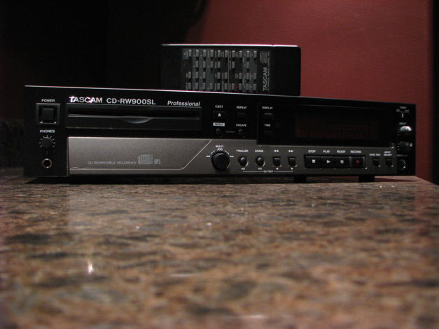 Tascam CD-RW900SL front