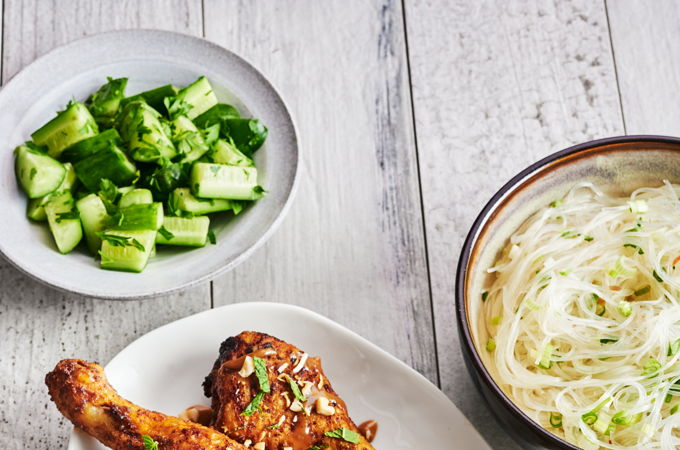 Pilons de poulet à la friteuse à air chaud (<i>air fryer</i>), sauce satay