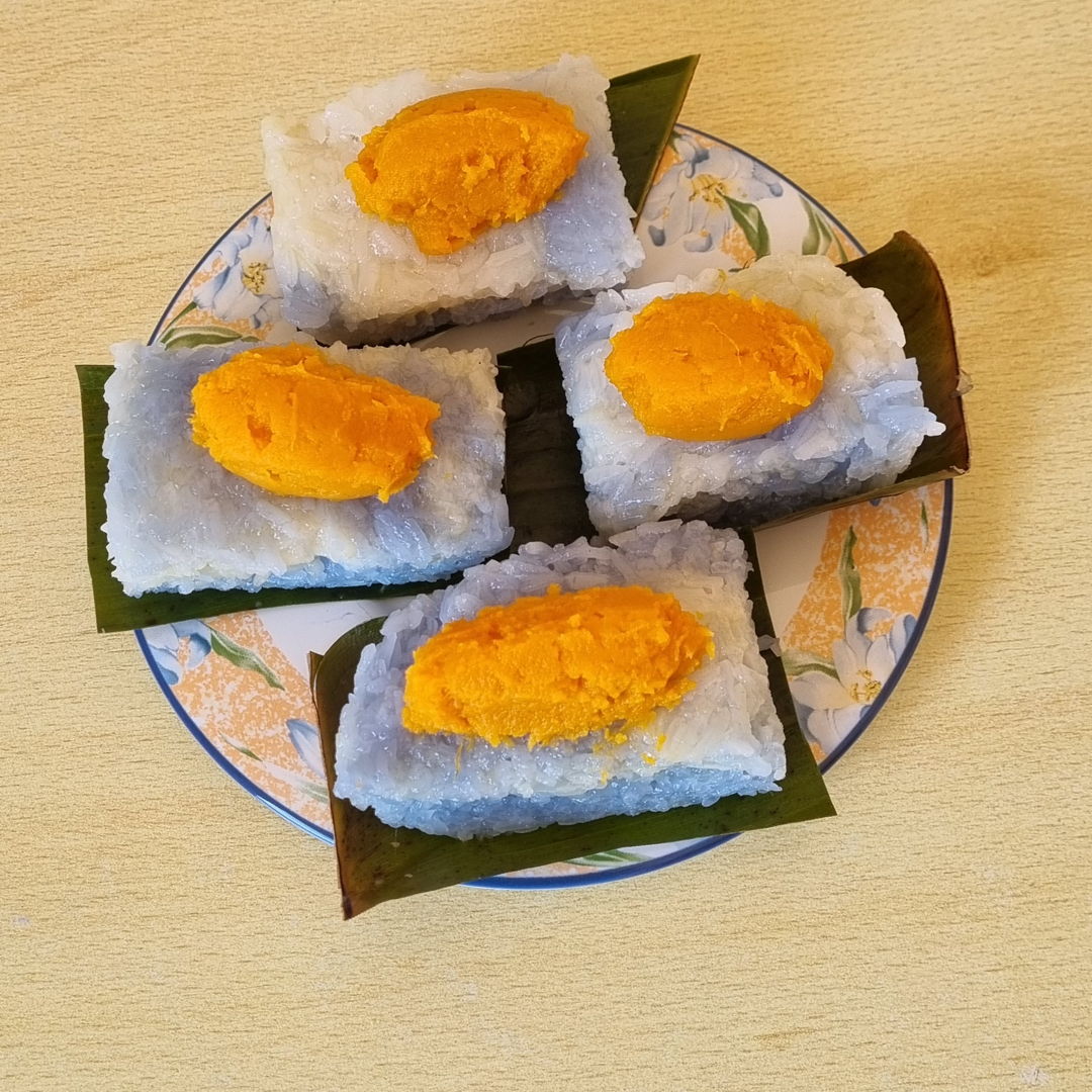 Pulut Tai Tai with Sweet Potato kaya Topping
