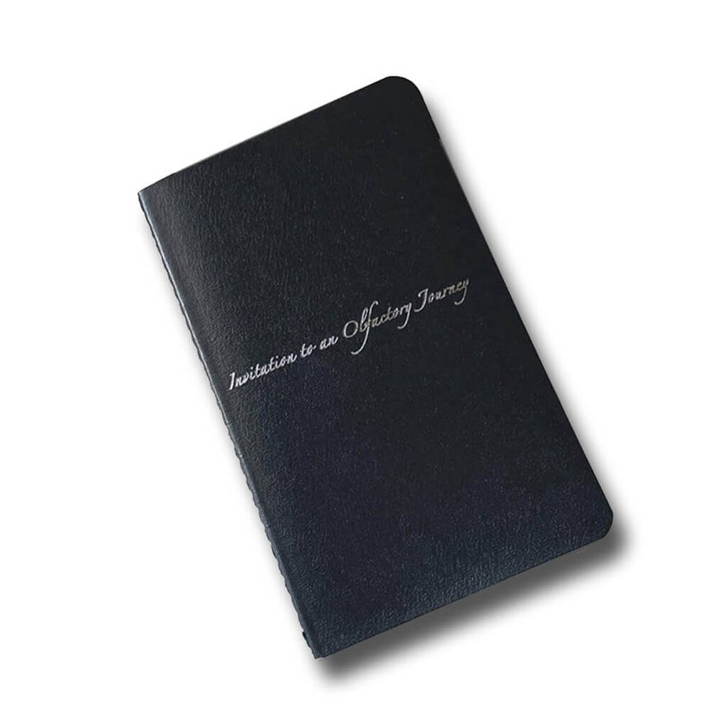 Welton Limited Edition comes with Le Carnet - Invitation to an Olfactory Journey – is a complimentary notebook under the tray inviting you to share and write your diary.
