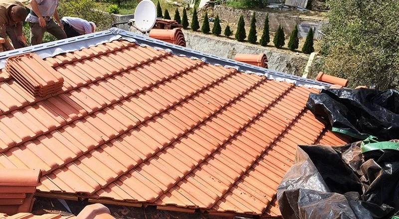 Rénovation d’une toiture en tuiles de Marseille sur une villa à La Turbie — photo 17 sur 28 — CEG TOITURE