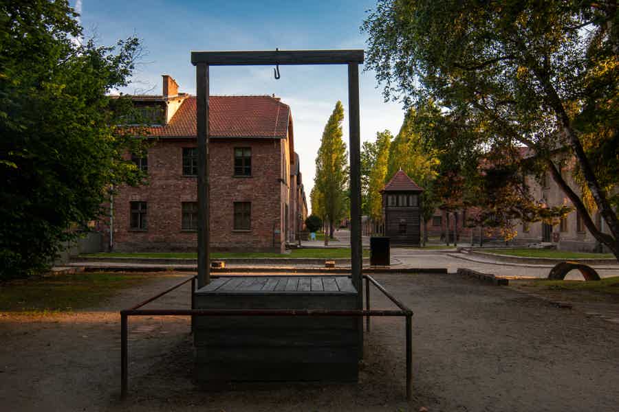 From Prague: Auschwitz-Birkenau Memorial Private Tour - photo 2