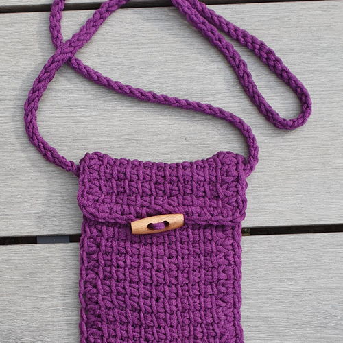 Crochet pattern for a Tunisian crocheted crossbody phone pouch