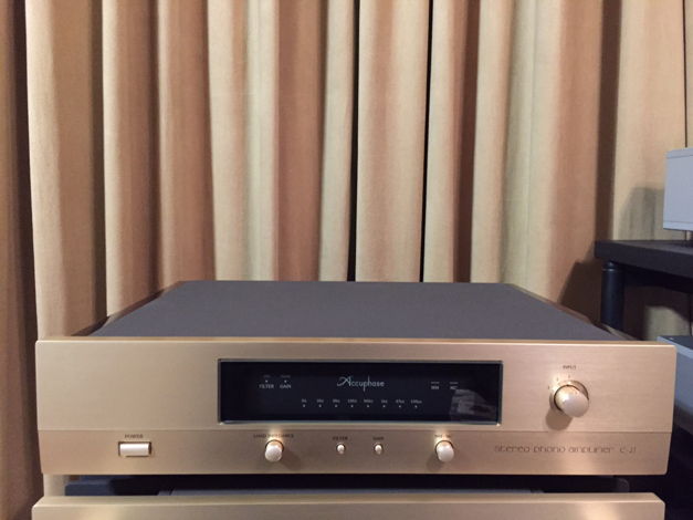Accuphase Phono Preamplifier C27