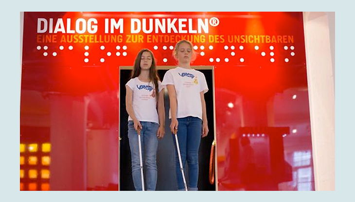 Die Entdeckung Des Unsichtbaren Dialog Im Dunkeln