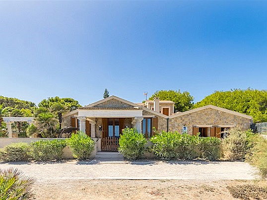  Balearen
- Großzügiges Sommerhaus zum Kauf in erster Meereslinie, Cala Ratjada, Mallorca