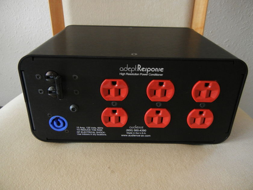Audience aR6T Teflon power conditioner 110V black  with PowerChord SE -FLAWLESS