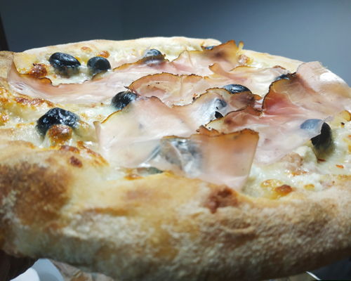 Food experiences Latiano: Pizza Party with wood-fired oven and bubbles