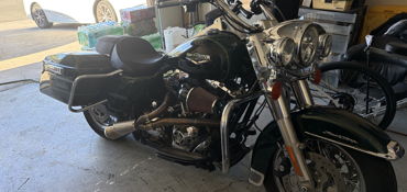 2015 HARLEY-DAVIDSON FLHR ROAD KING (TWO TONE) motorcycle for rent near HENDERSON, NV