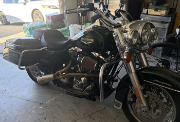 2015 HARLEY-DAVIDSON FLHR ROAD KING (TWO TONE) motorcycle for rent near HENDERSON, NV
