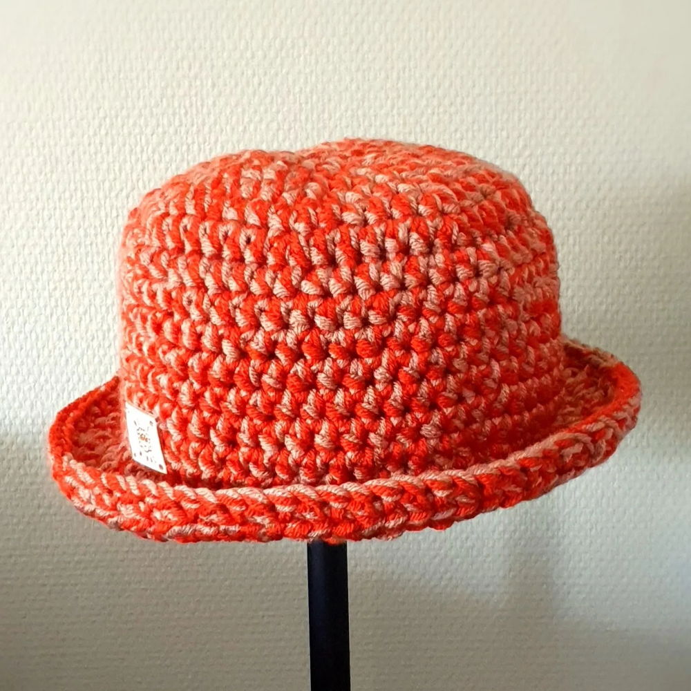 Hip mottled hat