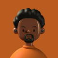 boneco moreno 3D com camiseta laranja e cavanhaque usando fone QCY