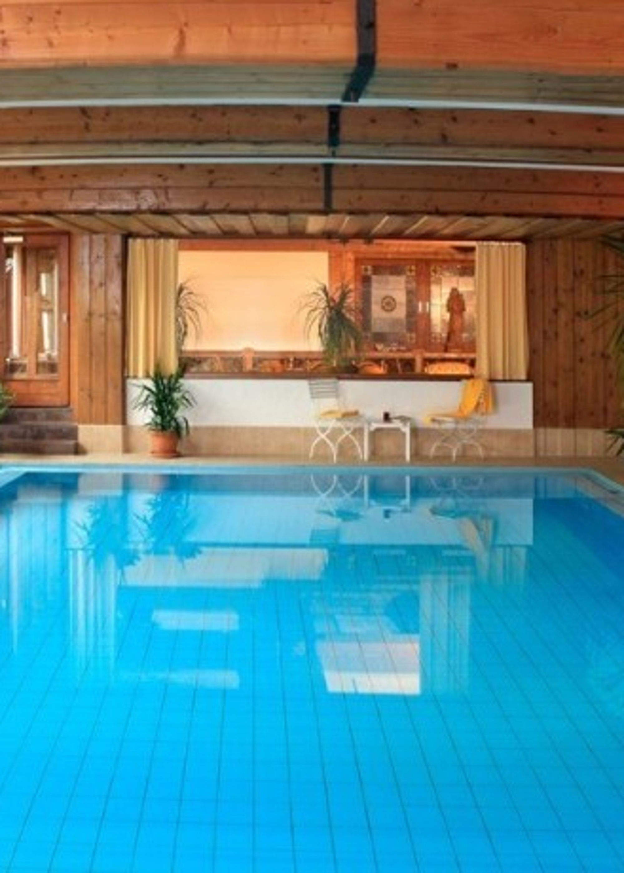 Schwimmen im hauseigenen Hallenbad für alle Fewo-Gäste