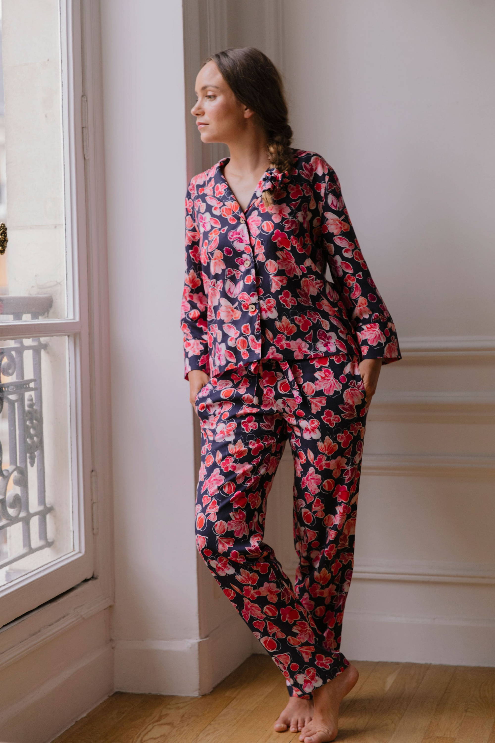 Nêge Paris - Pyjama Encore un Soir chemise pantalon bleu et rouge en 100% tencel lyocell certifié oeko-tex