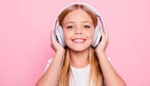 kindergeburtstag cms hamburg mädchen mit kopfhörer