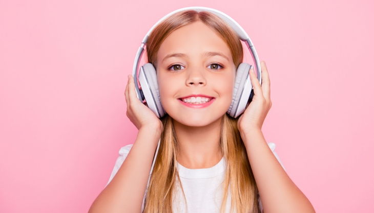 kindergeburtstag cms hamburg mädchen mit kopfhörer