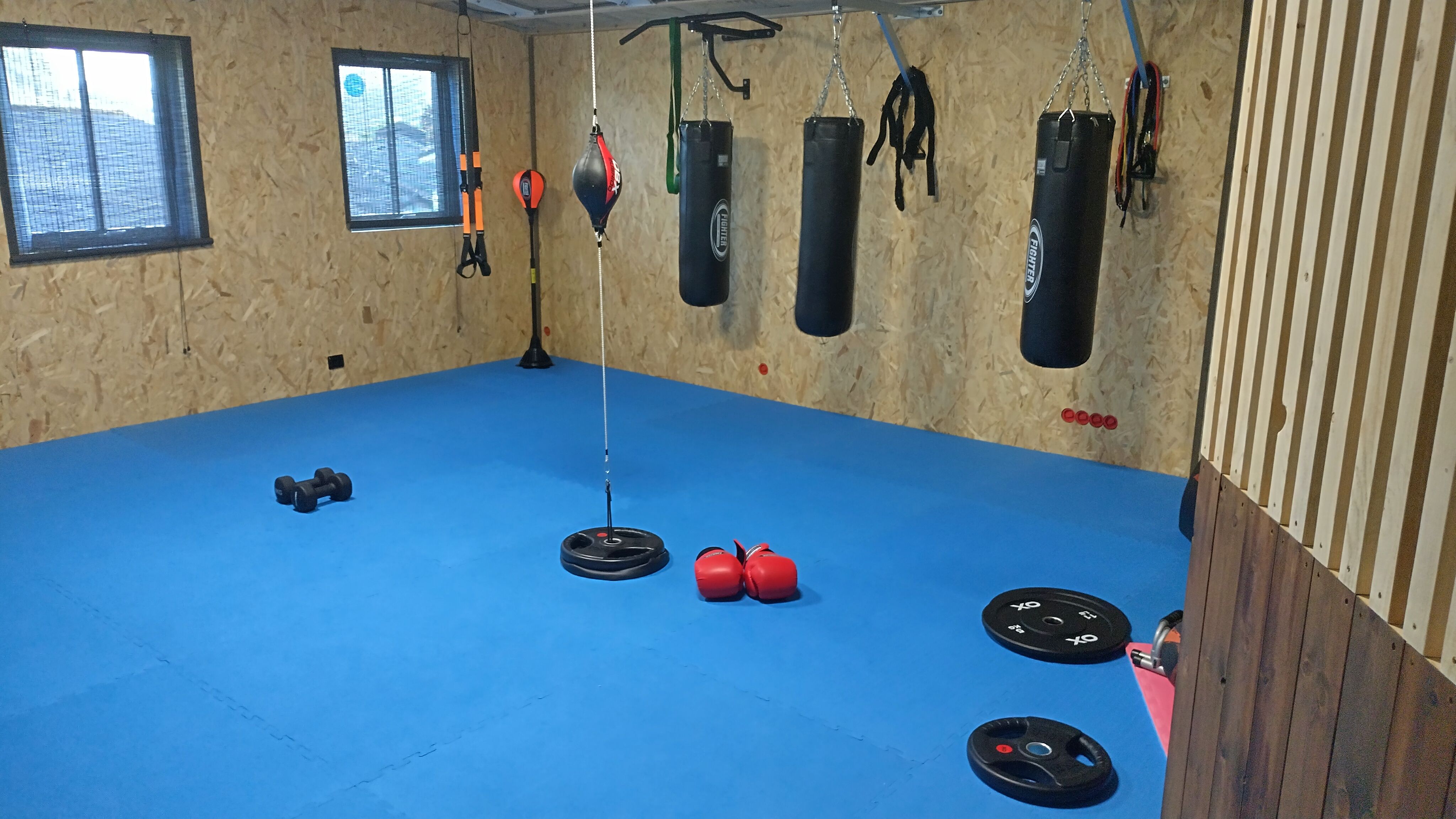 Treningsarealet til eks kampsport (Boxing, Muay Thi, Aikido), sirkeltrening, funksjonelltrening/ treningsterapi osv.