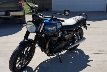 2022 TRIUMPH STREET TWIN motorcycle for rent near Greeneville, TN