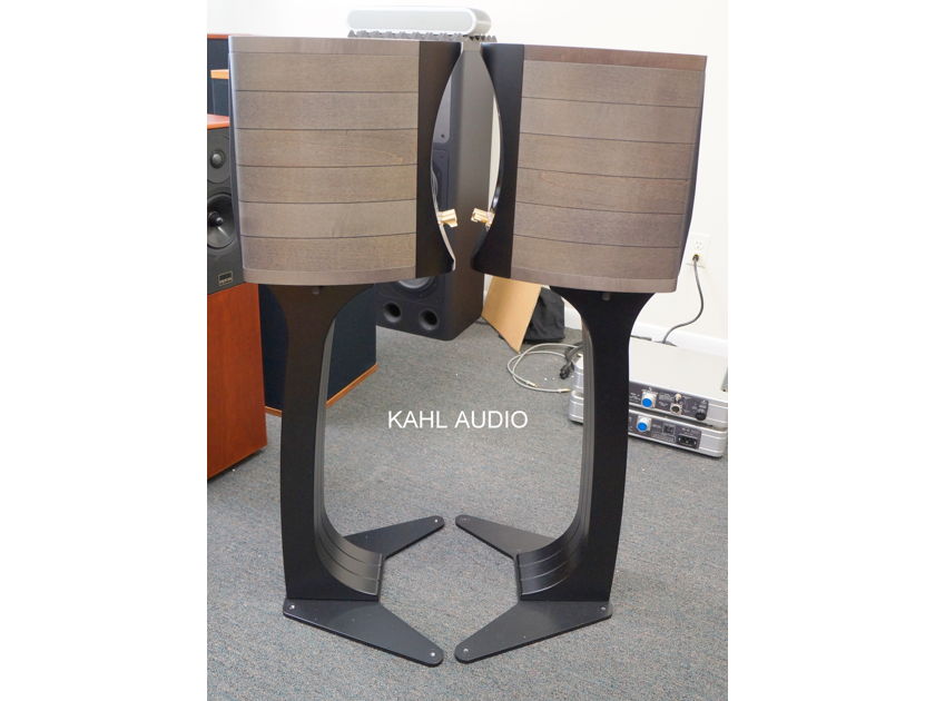 Sonus Faber Cremona Auditor M monitor speakers. w/matching stands. $7,000 MSRP