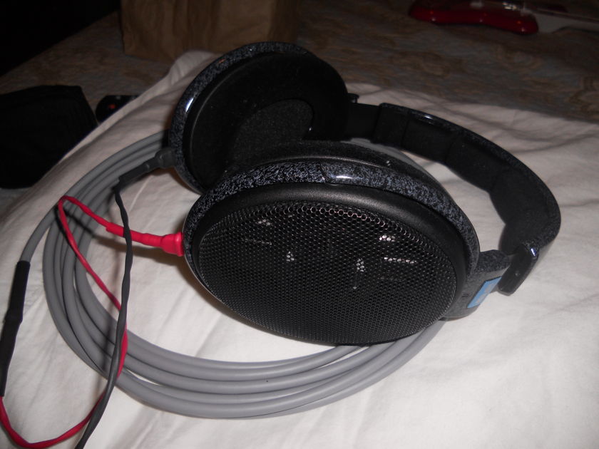 Sennheiser HD 600 headphone & 15ft long Cardas and original Cables all just like new condition