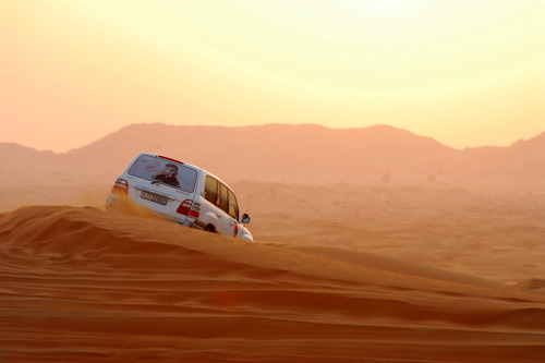 Индивидуальное катание по песчаным дюнам на автомобиле 