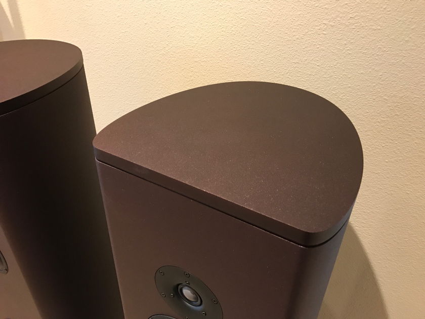 Magico S3 in M-CAST Rouge w/grills