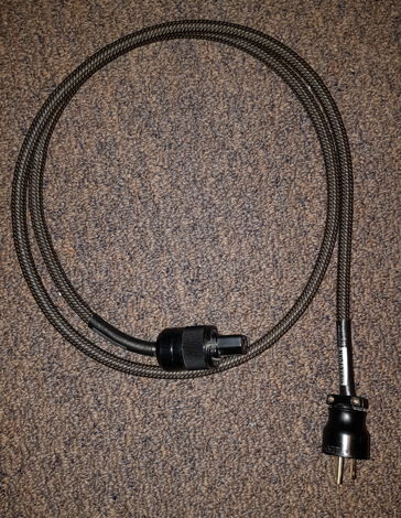 Qiueyuan Yifeng OFC Power Cable. 1.5 meters.