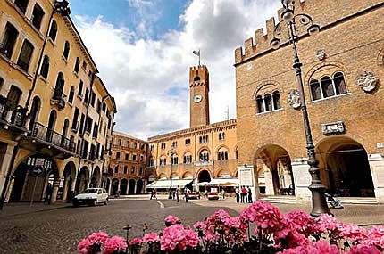  Venezia
- Treviso_piazza_dei_signori.jpg