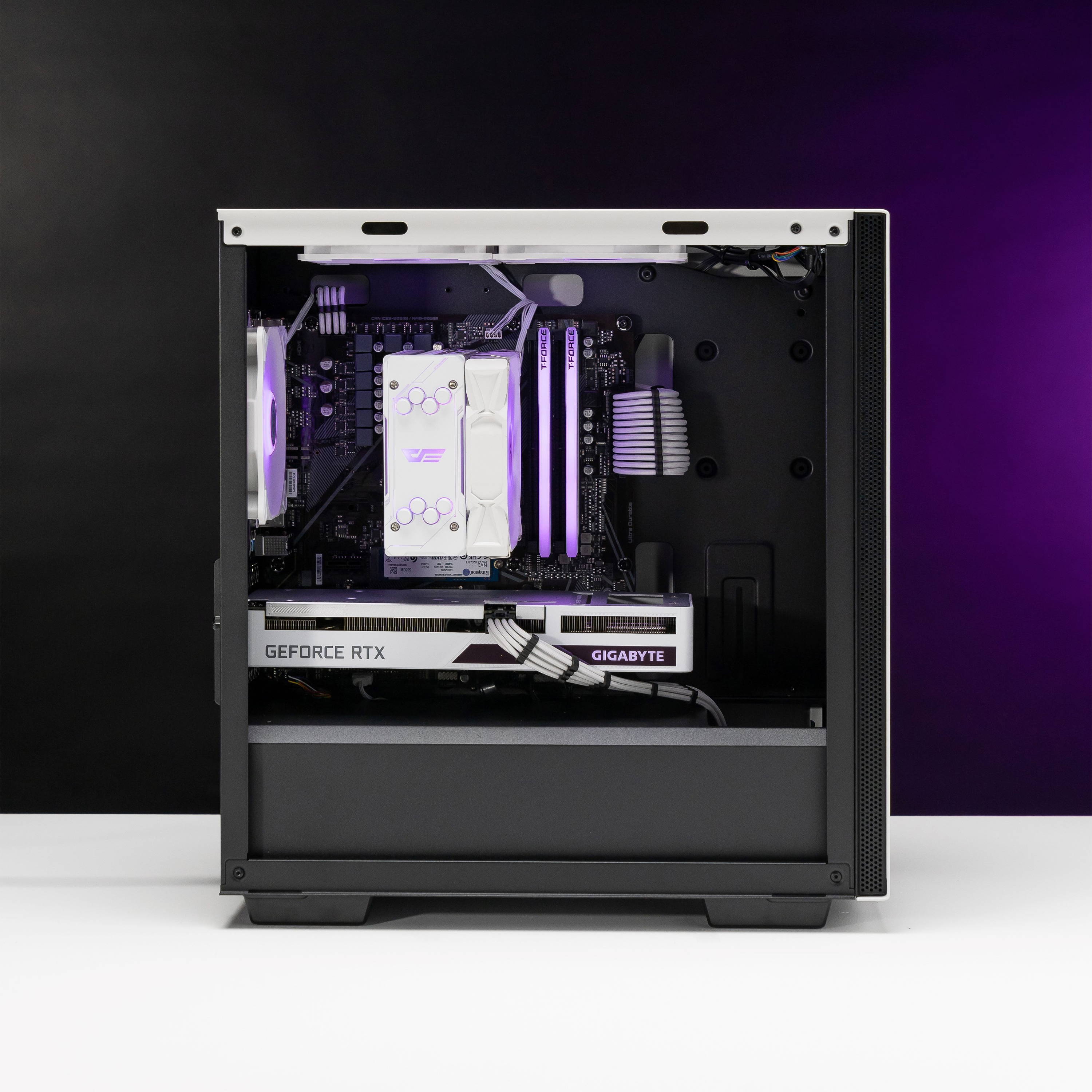 Snow Gaming PC by Radium in all white