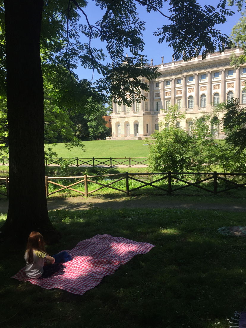 Home restaurants Milan: Romantic picnic in Milan's most beautiful parks